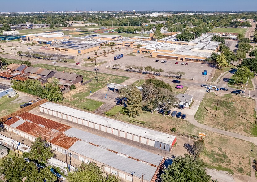 More Photos Of 1009 Burke Rd, Pasadena Self Storage For Sale