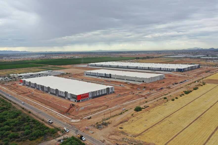 More Photos Of 6935 S Crismon Rd, Mesa Warehouse For Lease