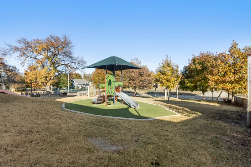 More Photos Of 702 E Grand Ave, Ponca City Office For Sale