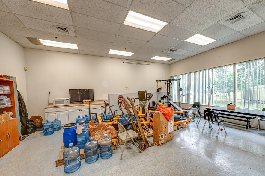 More Photos Of 30 Crossways E, Bohemia Manufacturing For Sale