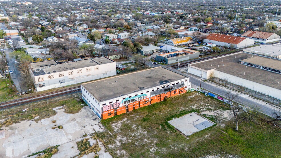 More Photos Of 533 Delaware St, San Antonio Industrial For Sale