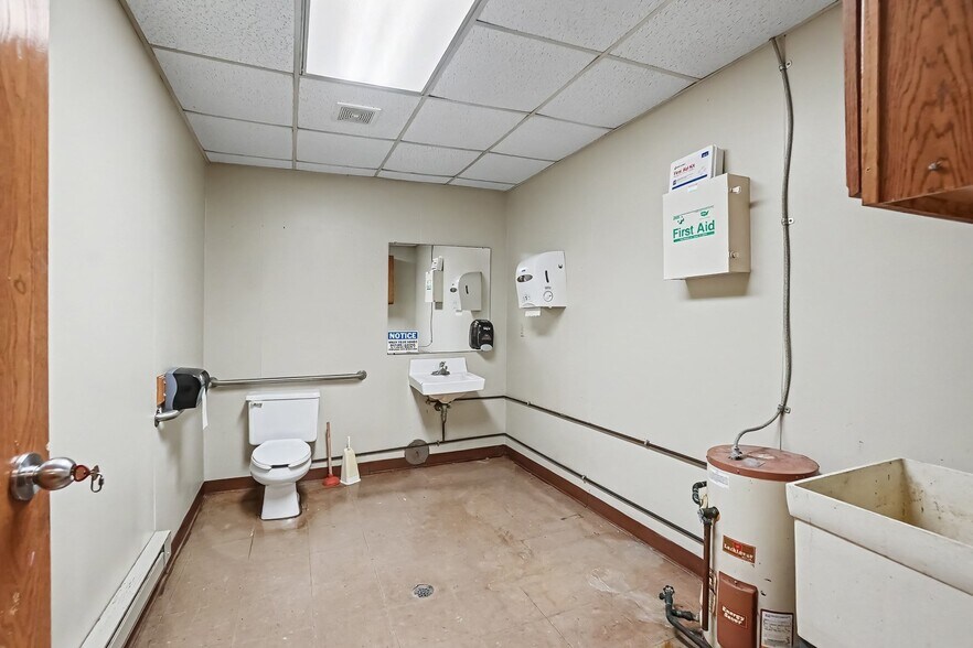 More Photos Of 1230 Locust St, Fremont Manufacturing For Lease