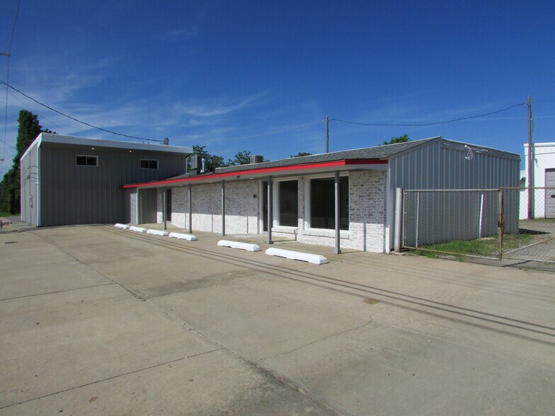 More Photos Of 1907 N 11th St, Muskogee Office For Lease