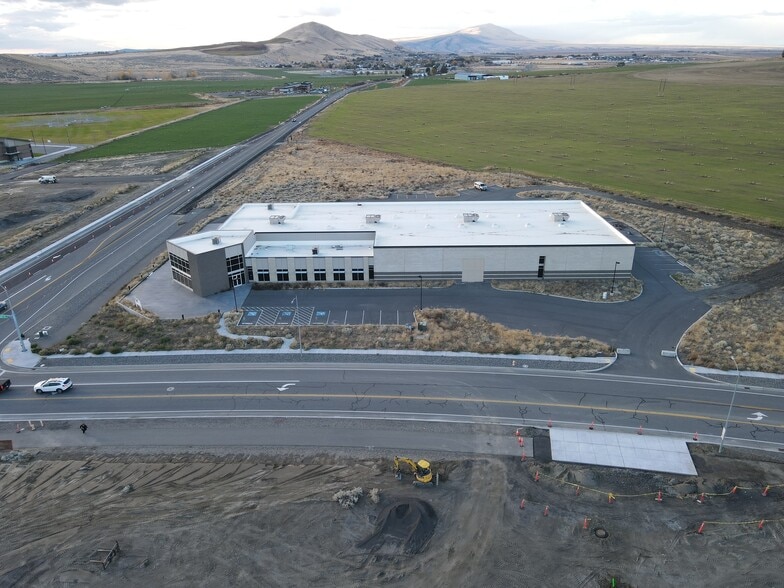 More Photos Of 2943 Belmont, West Richland Distribution For Lease