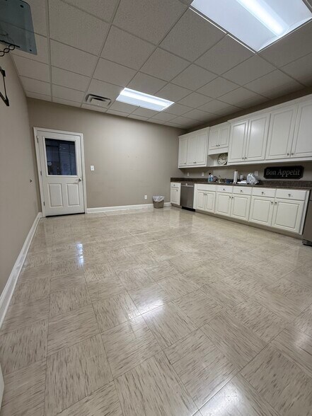 More Photos Of 4135 Industry Way, Flowery Branch Warehouse For Lease
