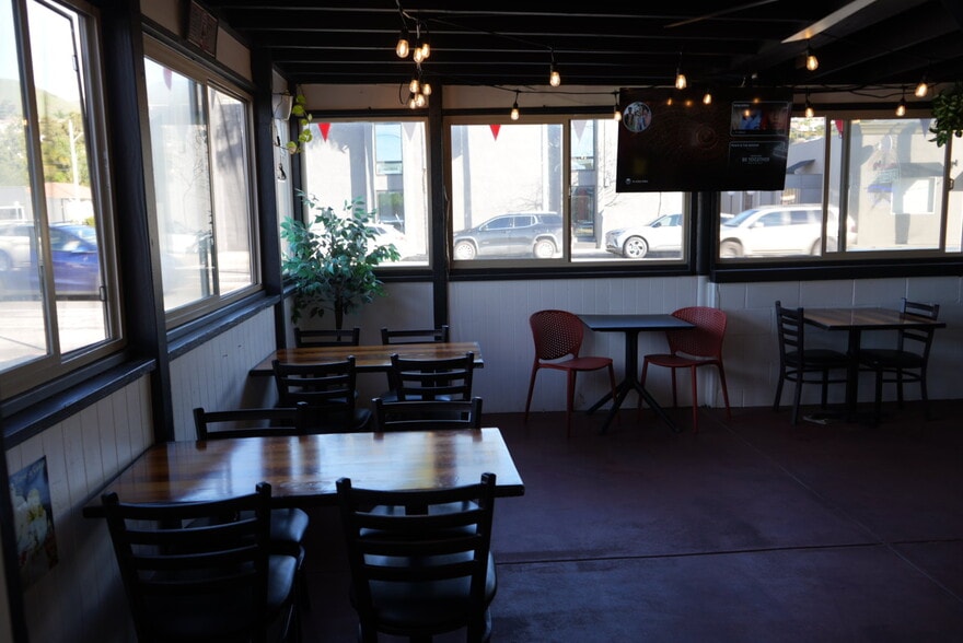 More Photos Of 1876 E Main St, Ventura Freestanding For Sale