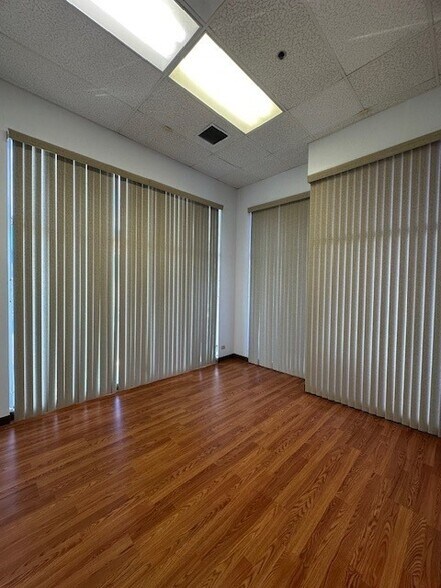 More Photos Of 98-425 Kamehameha Hwy, Aiea Unknown For Lease