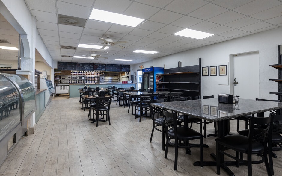More Photos Of 916 SE 14th Ave, Cape Coral Restaurant For Sale