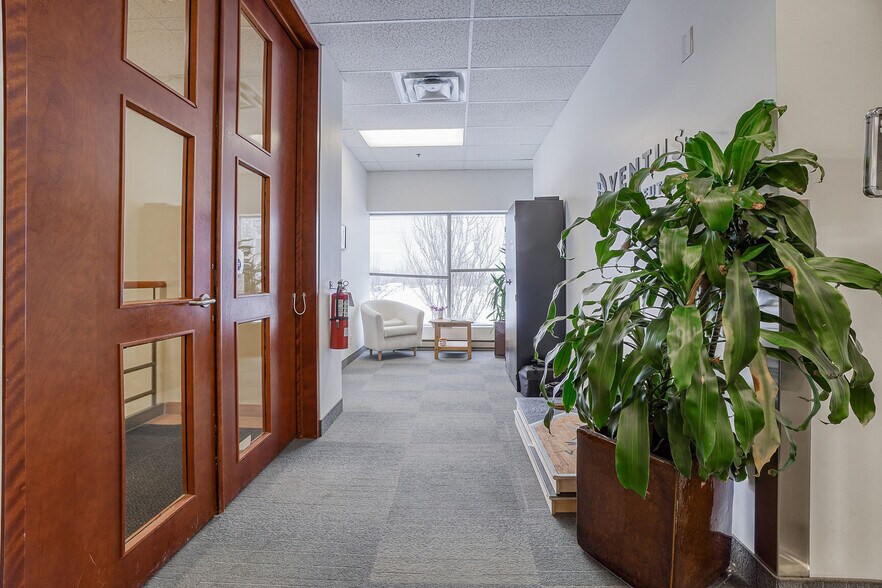 More Photos Of 7150 Rue Frederick-Banting, Montréal Office For Lease