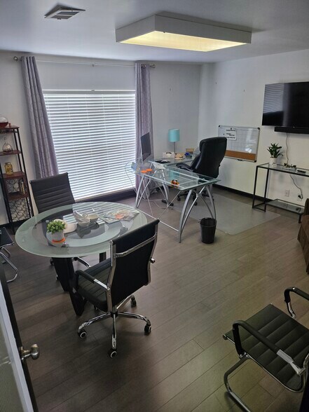 More Photos Of 114 Canfield Pl, Hendersonville Office For Sale