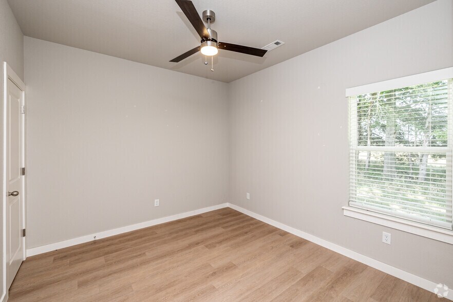 More Photos Of 275 N Hunter St, Farmington Apartments For Sale