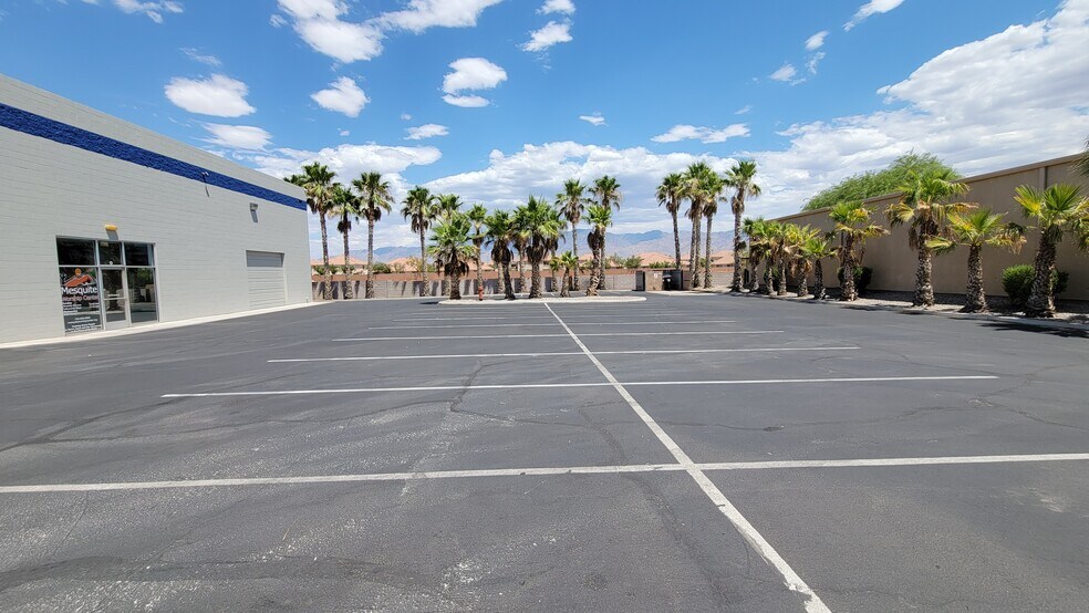 More Photos Of 120-140 Riverside Rd, Mesquite Showroom For Lease