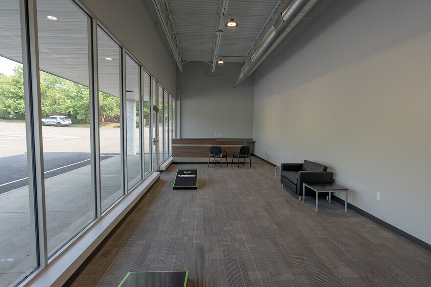 More Photos Of 6798-6816 Big Beaver Blvd, Beaver Falls Light Manufacturing For Lease