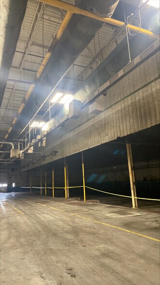 More Photos Of 1600 Airport Rd, Shenandoah Distribution For Lease