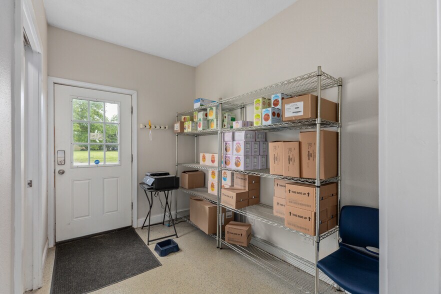 More Photos Of 904 W Union Ave, Litchfield Office For Sale