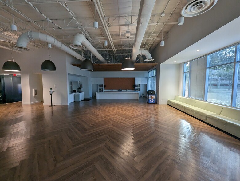 More Photos Of 11410 Greens Crossing Blvd, Houston Light Manufacturing For Sale