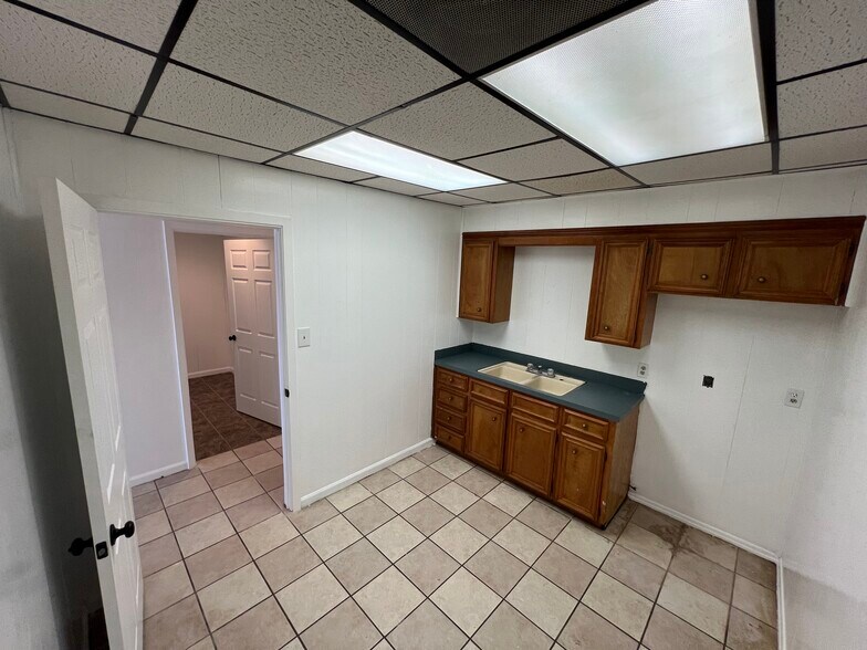 More Photos Of 203 S Main St, Andrews Office For Sale