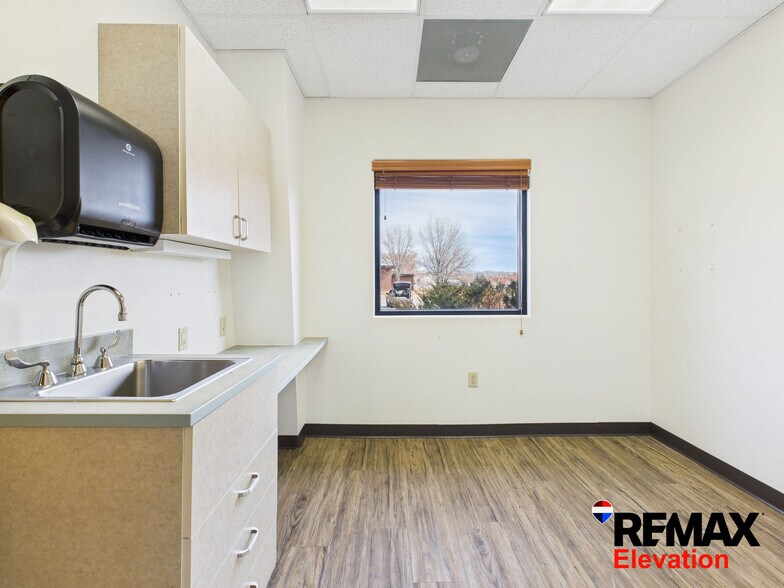 More Photos Of 156 N 6th St, Basin Office For Sale