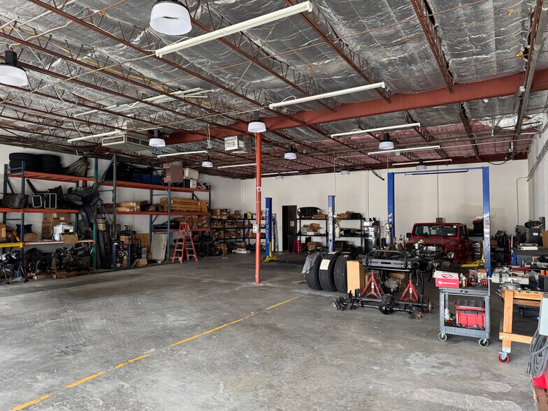 More Photos Of 2521 Fairway Park Dr, Houston Warehouse For Lease