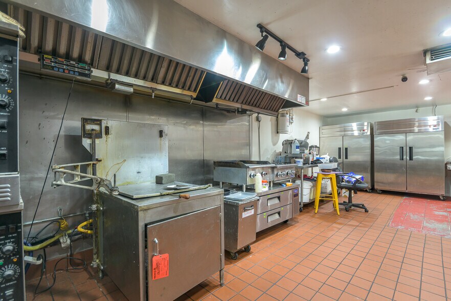 More Photos Of 853 E Manchester Ave, Los Angeles Restaurant For Sale
