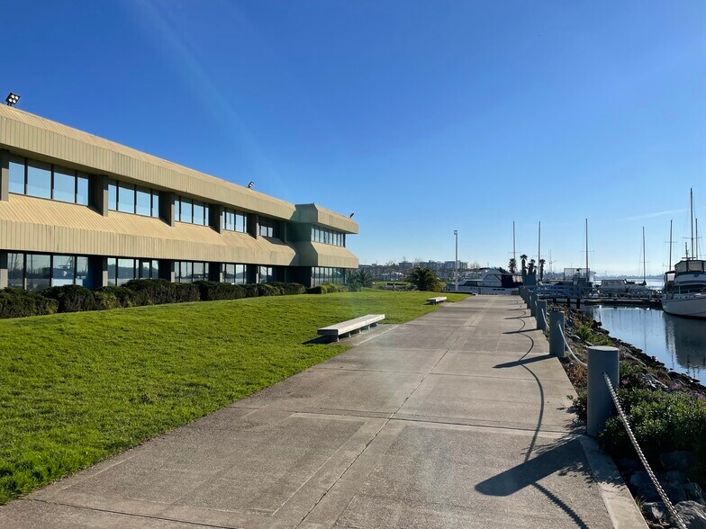 More Photos Of 11 Embarcadero West, Oakland Office For Lease
