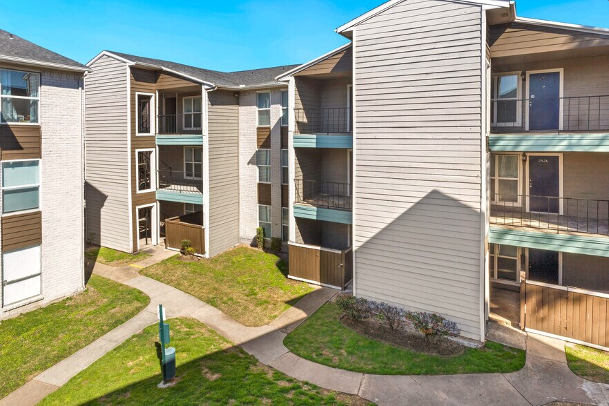 More Photos Of 8600 S Course Dr, Houston Apartments For Sale