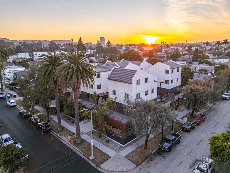More Photos Of 2301 S Cloverdale Ave, Los Angeles Apartments For Sale