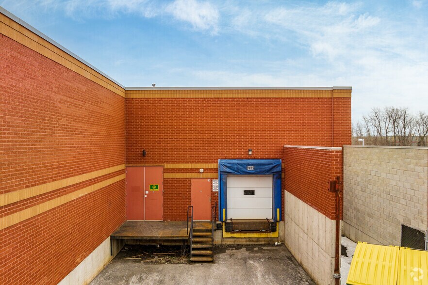 More Photos Of 1011-1195 BOUL St-Bruno, St-Bruno-de-Montarville Unknown For Lease