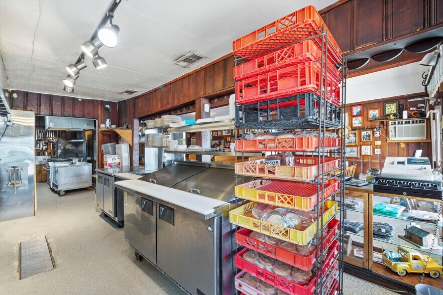 More Photos Of 110 W Bailey St, Ponder Restaurant For Sale