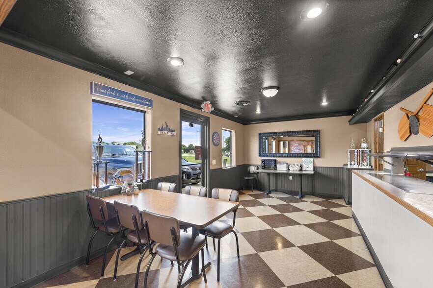More Photos Of 2150 N State St, Iola Restaurant For Lease