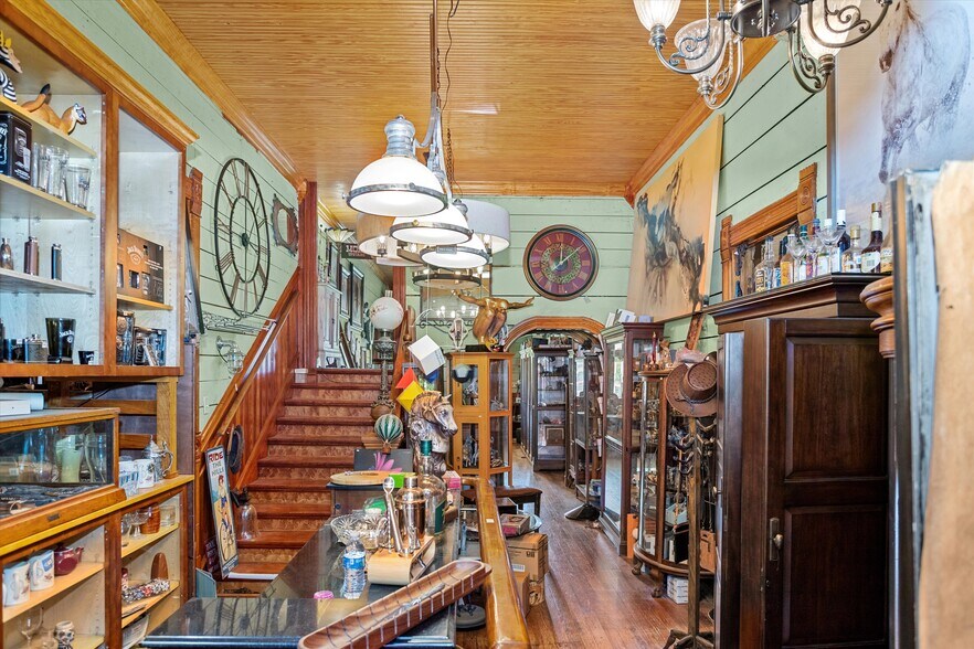 More Photos Of 310 N Mound St, Nacogdoches Flex For Sale