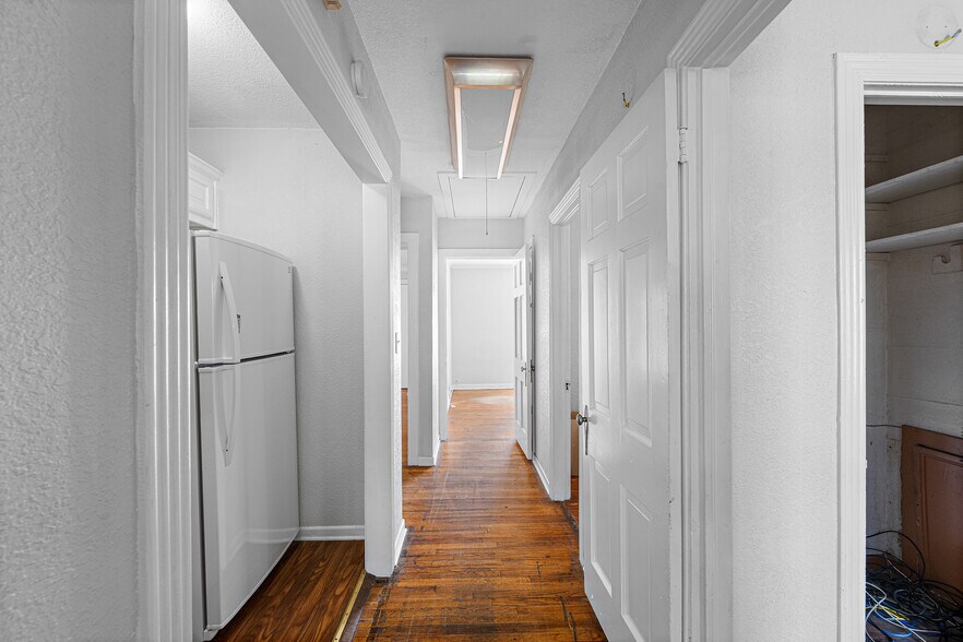 More Photos Of 208 S 31st St, Corsicana Flex For Sale