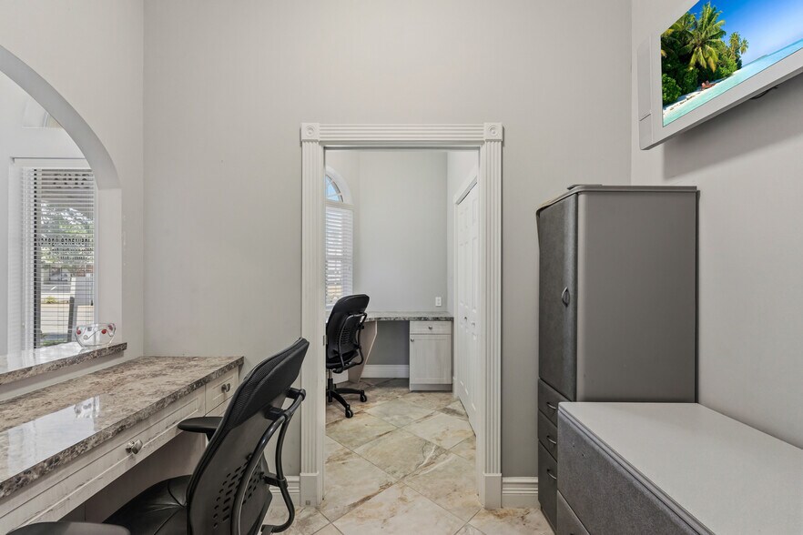 More Photos Of 3193 SE Dixie Hwy, Stuart Office For Sale