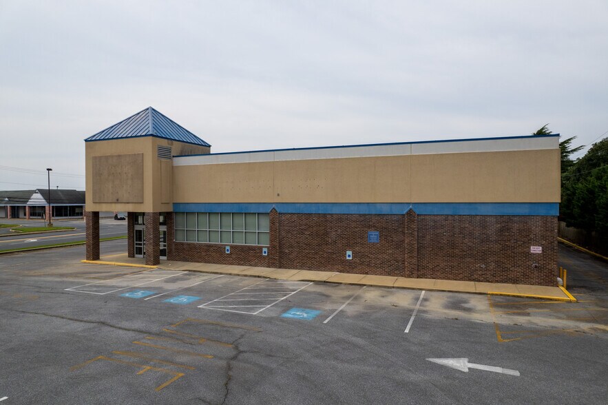 More Photos Of 701 Atlanta Rd, Seaford Freestanding For Lease