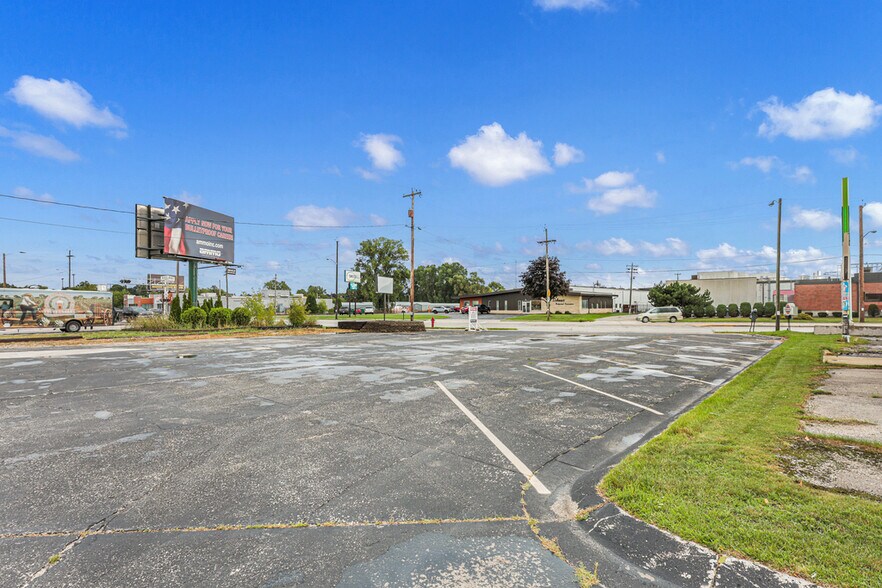 More Photos Of 2904 Calumet Ave, Manitowoc Auto Salvage Facility For Sale