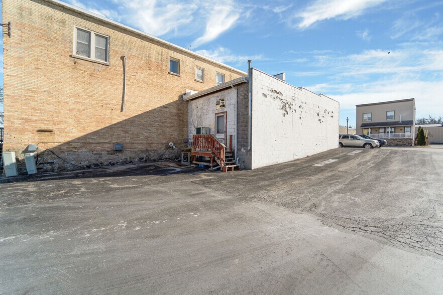 More Photos Of 127 W Main St, Omro Storefront Retail Office For Sale