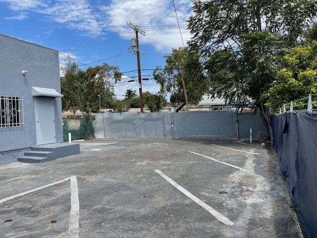 More Photos Of 19445-19449 Ventura Blvd, Tarzana Storefront For Sale