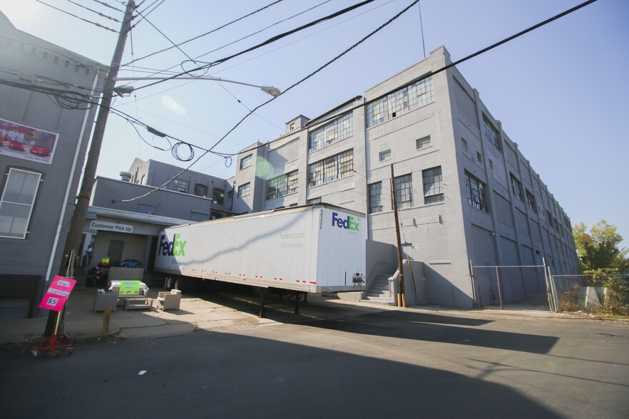 More Photos Of 39 Meade St, Trenton Distribution For Lease