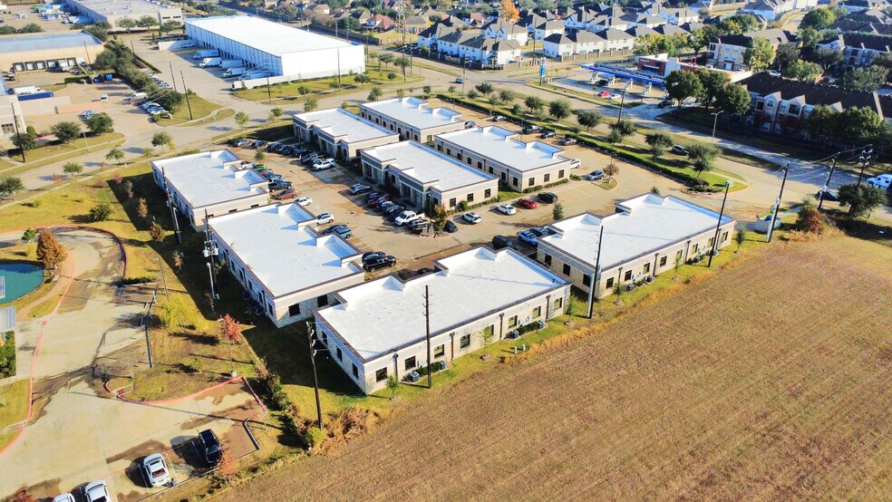 More Photos Of 830 Julie Rivers Dr, Sugar Land Unknown For Lease