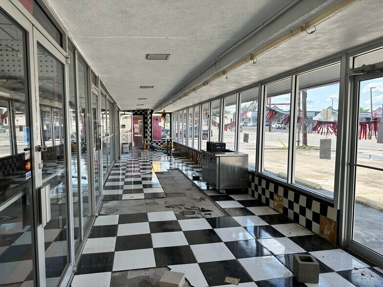 More Photos Of , San Antonio General Retail For Sale