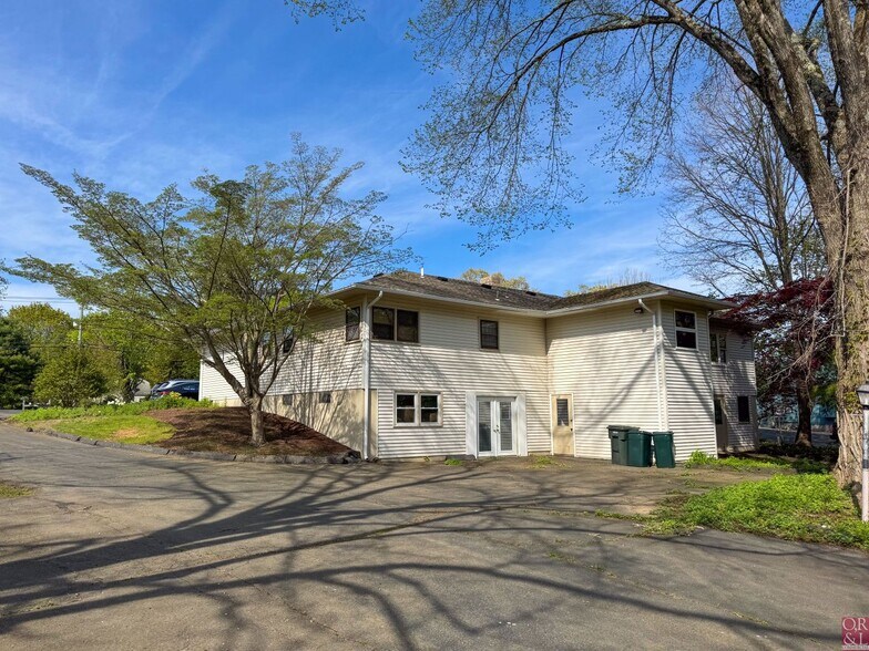 More Photos Of 2414 Boston Post Rd, Guilford Freestanding For Sale