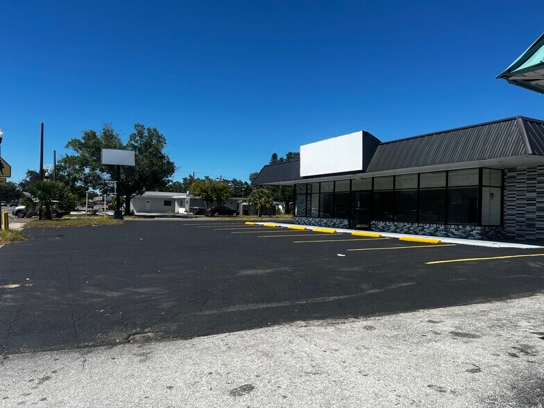 Primary Photo Of 2108 49th St S, Saint Petersburg Storefront For Sale