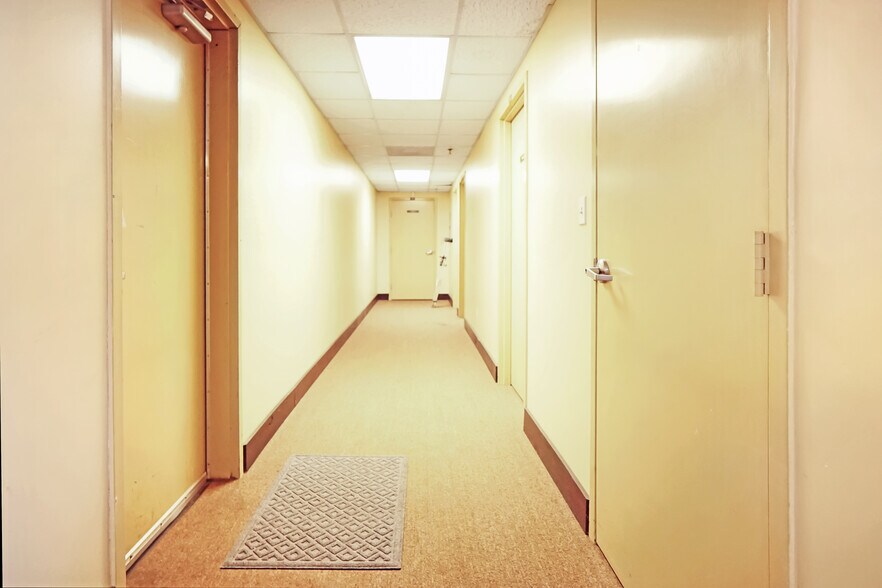 More Photos Of 1560 Commercial Ct, Jonesboro Office For Sale