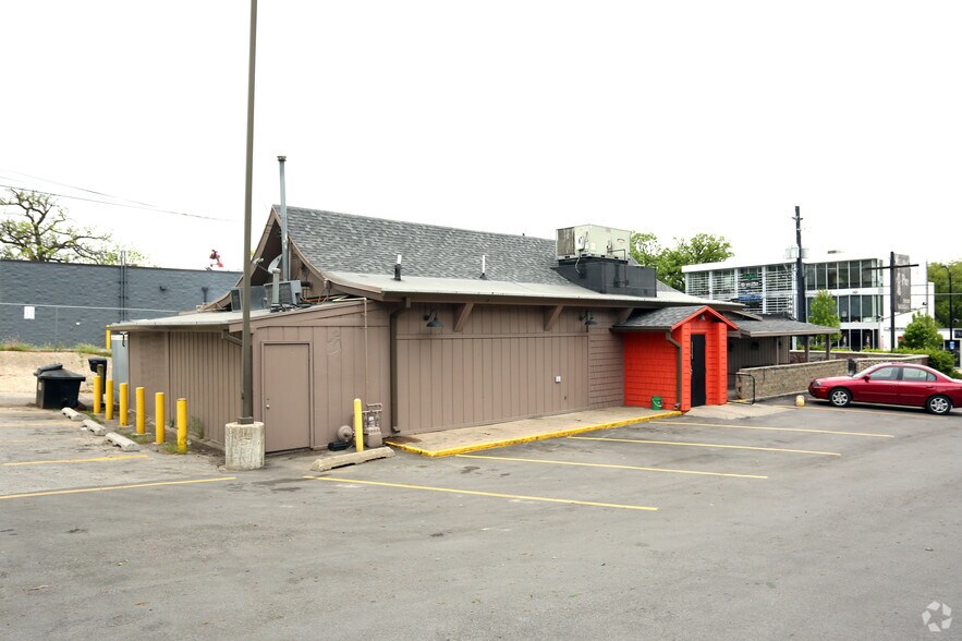 More Photos Of 2920 Ingersoll Ave, Des Moines Restaurant For Lease