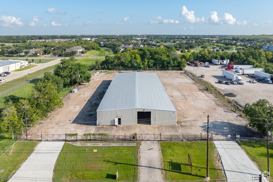 More Photos Of 13523 Conklin Ln, Houston Warehouse For Lease