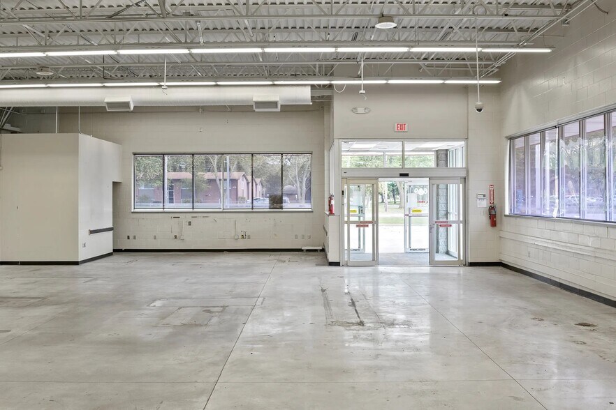 More Photos Of 613 W Alexis Rd, Toledo Medical For Sale