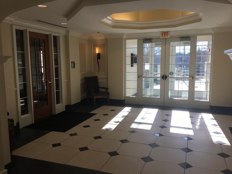 More Photos Of 100 Country Club Dr, Hendersonville Medical For Sale