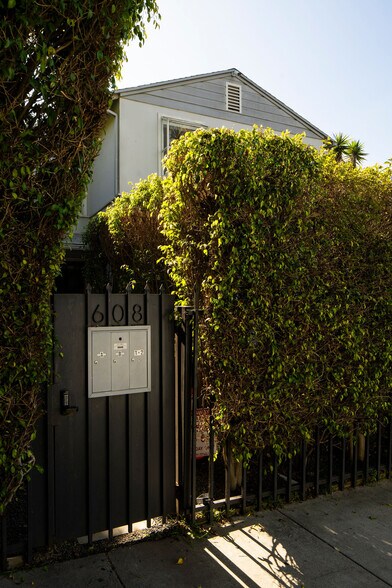 More Photos Of 608 Westminster Ave, Venice Apartments For Sale