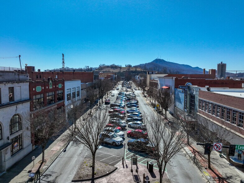 More Photos Of 220 Broad St, Kingsport Flex For Sale