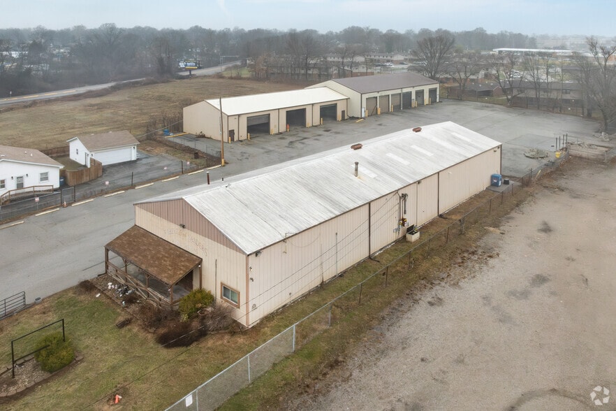 More Photos Of 916 Tonsor Rd, Alton Warehouse For Sale